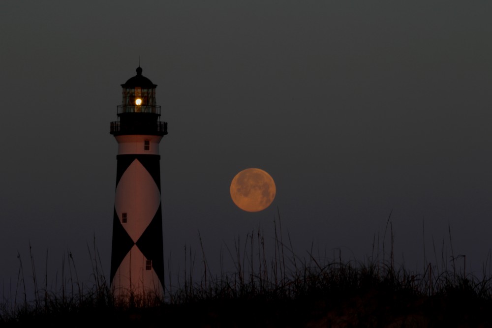 Photo Essay Moonrise At The Cape Coastal Review Online I Rose Early And Hiked Down The Beach With The Moon Now Setting Behind Core Banks